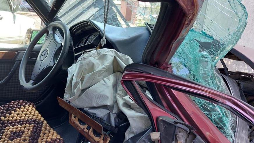 В ДТП поливалке оторвало цистерну