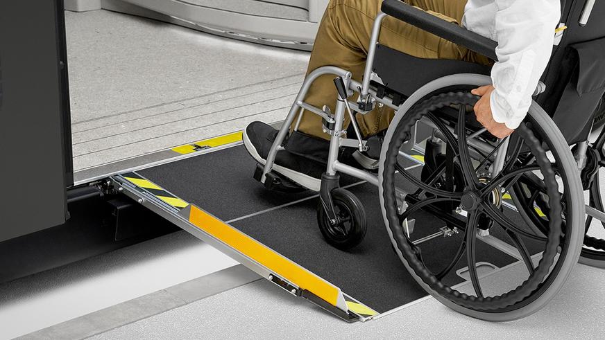 Одной из самых дорогих Toyota в Японии стала футуристичная маршрутка