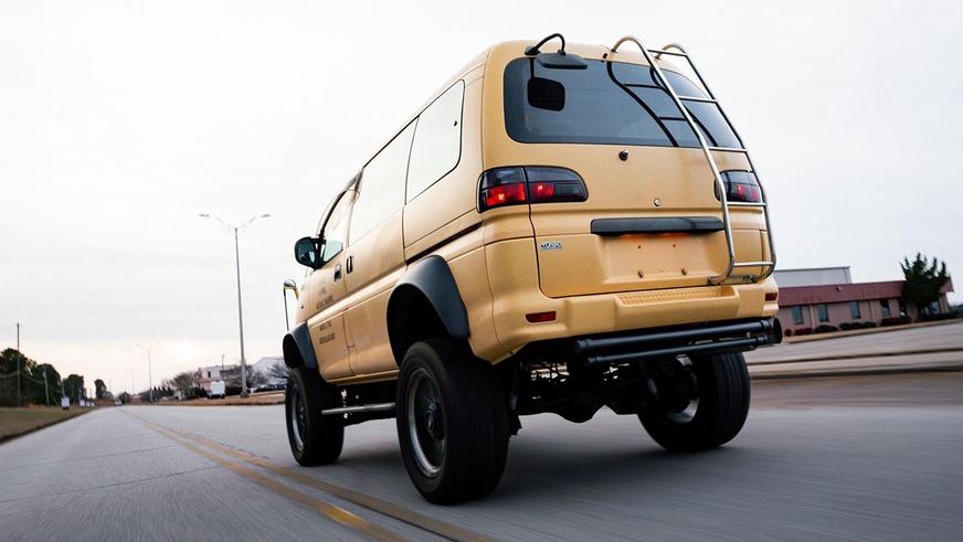 Лифтованная Mitsubishi Delica появилась на торгах в США
