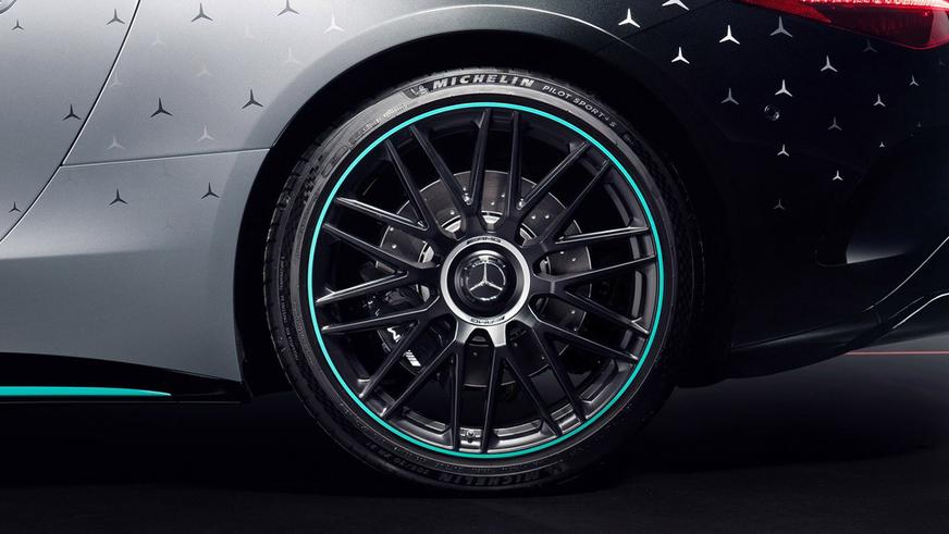 Коллекционный Mercedes SL&nbsp;63 для&nbsp;японцев оформили в&nbsp;стиле F1