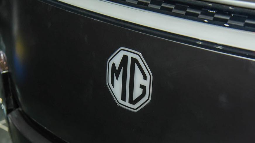 MG Cyber Х напомнил прошлое выдвижными фарами