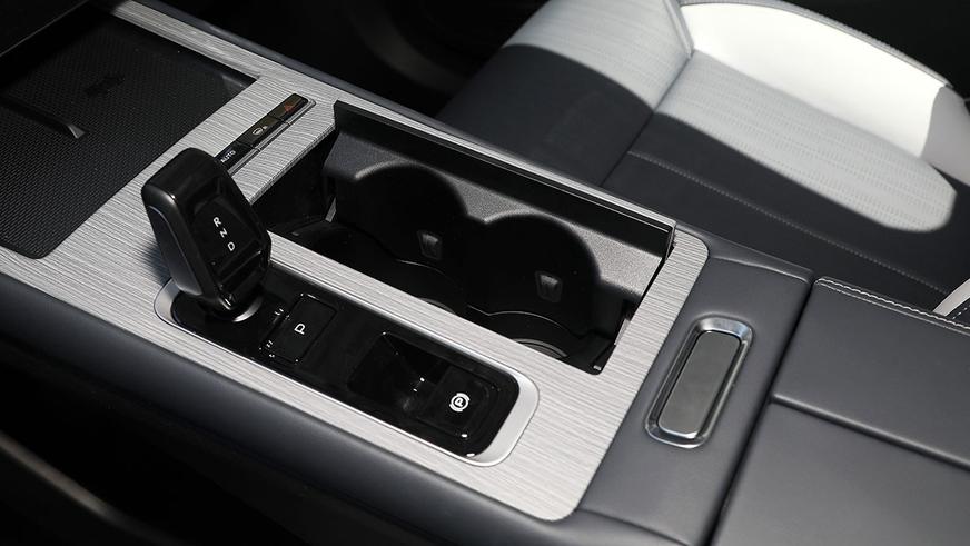 В Китае начались продажи обновлённого Geely Atlas