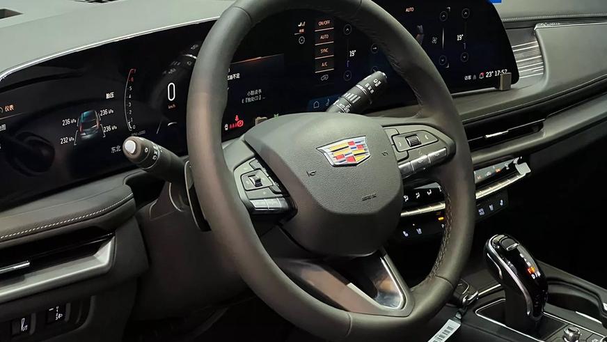 Cadillac XT4 в Китае стоит вдвое дешевле, чем в США