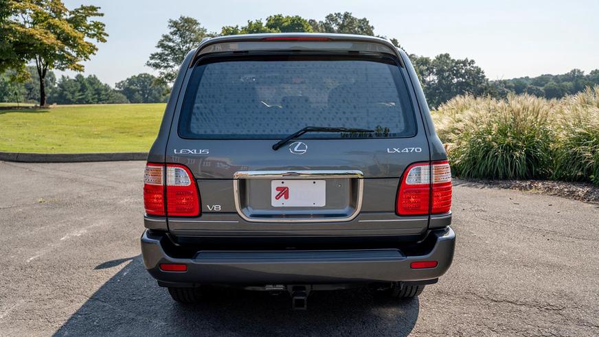 Lexus LX470 с небольшим пробегом выставили на аукцион в США