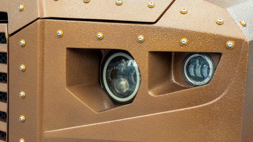 Брутальные внедорожники Toyota и Ford привезли тюнеры на выставку в Нью-Йорке