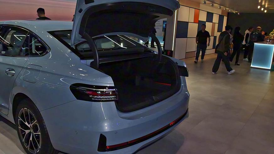 Volkswagen пообещал сделать Passat гибридом в Китае