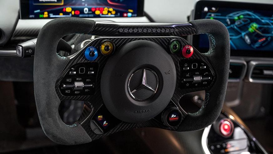Серийный Mercedes-AMG One вышел в свет
