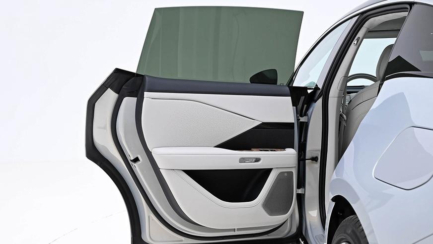 Электроседан Toyota bZ7 поступил в продажу по цене от 12.8 млн тенге