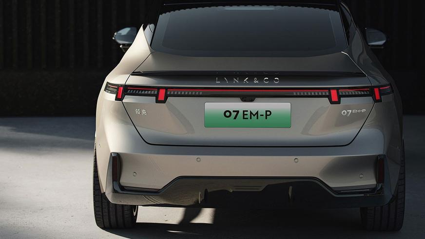Lynk&Co начала продажи нового дальнобойного седана 07 EM-P