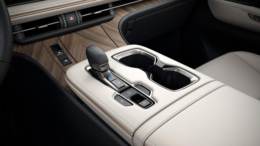 Новый Lexus LM получил турбомотор 2.4 и стал глобальным