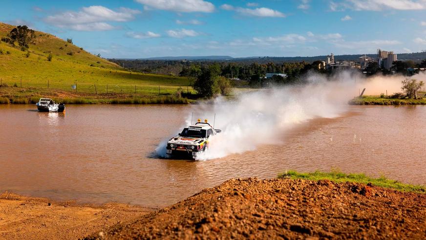 “Джимхана” по-австралийски: 670-сильный Subaru Brat и Трэвис под слоем пыли