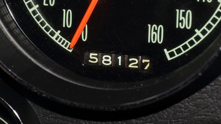 На торги выставят уникальный Corvette второго поколения