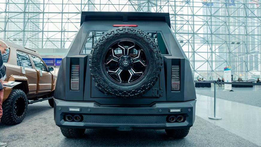 Брутальные внедорожники Toyota и Ford привезли тюнеры на выставку в Нью-Йорке