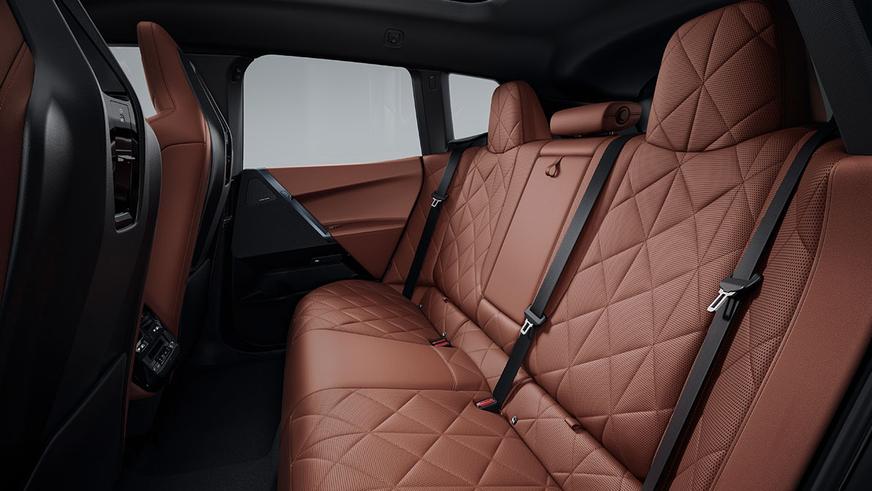 Электрический BMW iX стал дальнобойнее и быстрее