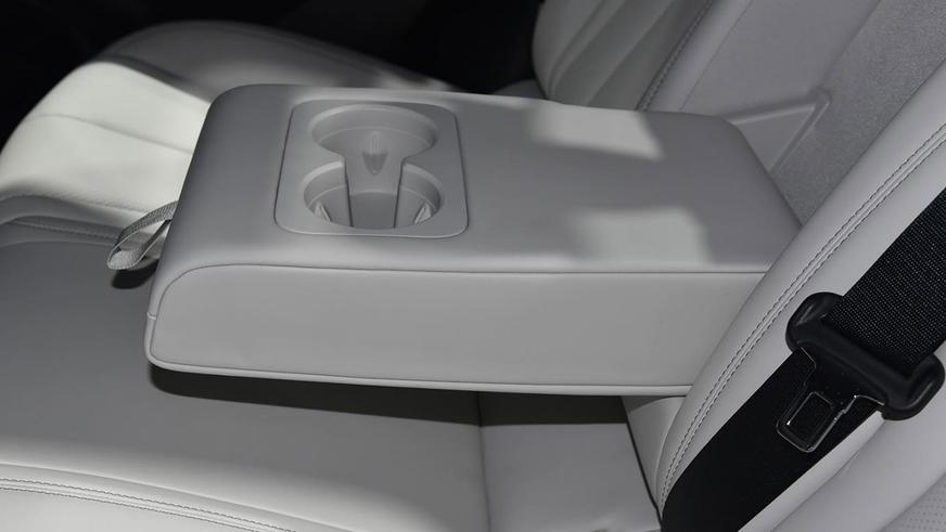 BYD запустила в КНР продажи недорогого электрокара Seal 06
