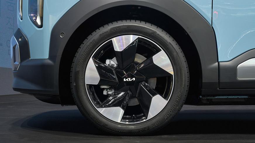 Kia привезла в Европу серийный EV2