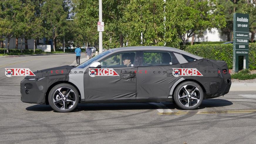 Шпионы заглянули в салон новой Hyundai Elantra