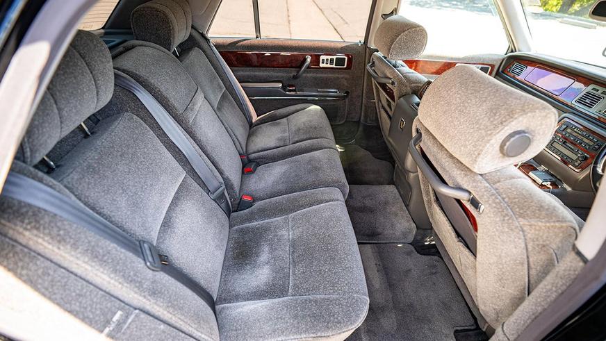 Toyota Century продали по цене бюджетной малолитражки