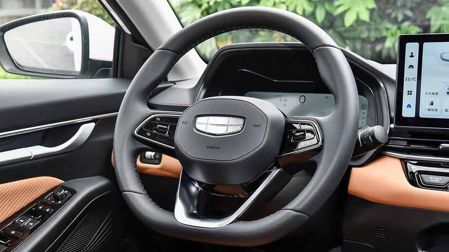 Geely снова обновит седан Emgrand: официальные фото