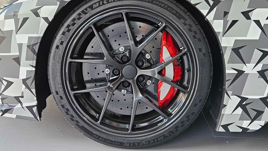 Lexus неожиданно показал сразу два суперкара