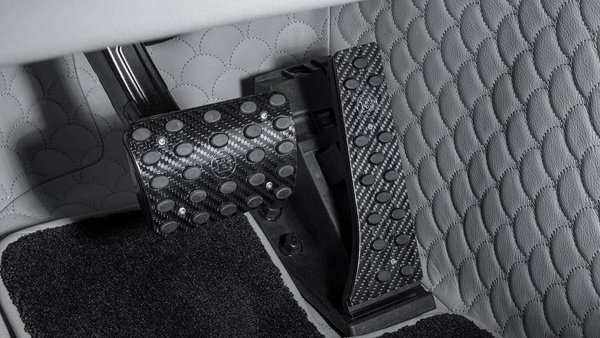 Монохромный Mercedes-Benz S-класса от Brabus: тысяча гибридных «лошадей»