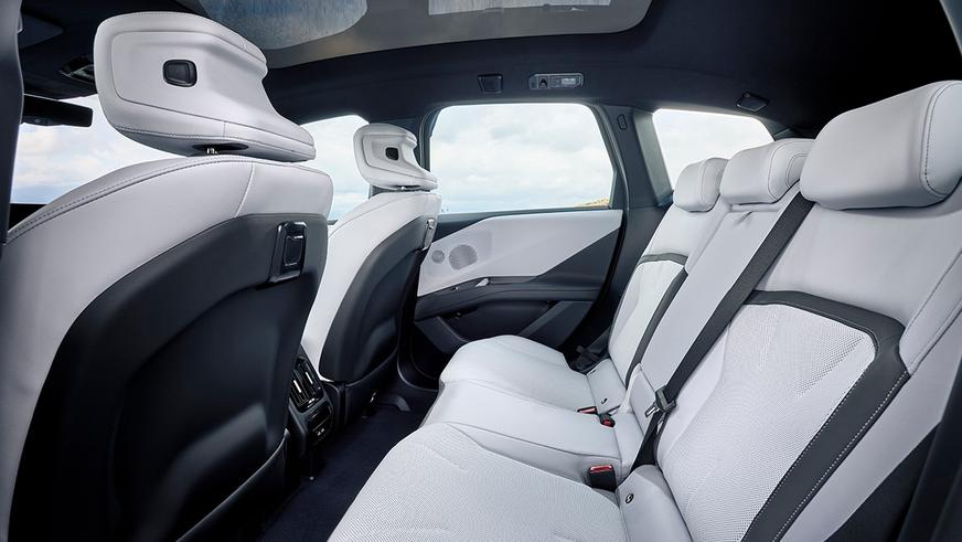 BMW iX3 стал «Всемирным автомобилем года»