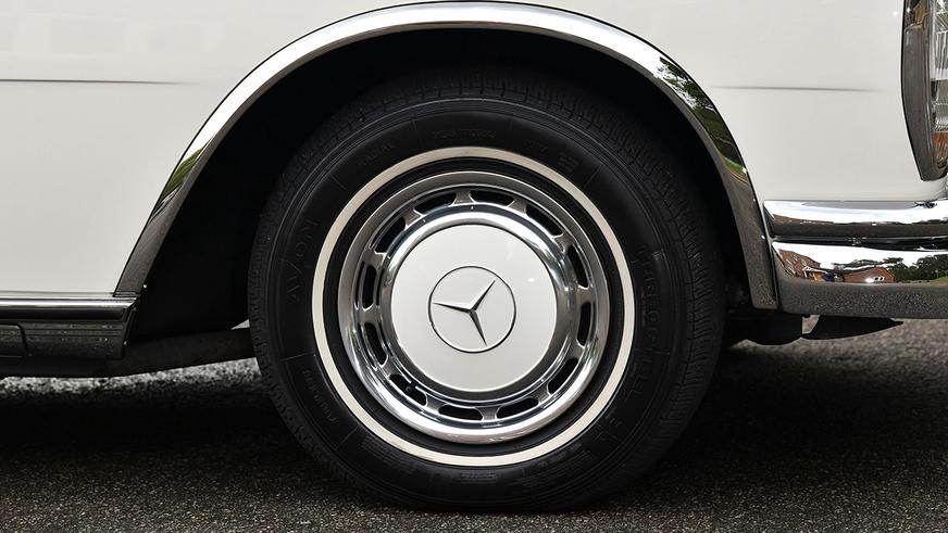 В продаже появился Mercedes-Benz Pullman, собранный для Джона Леннона