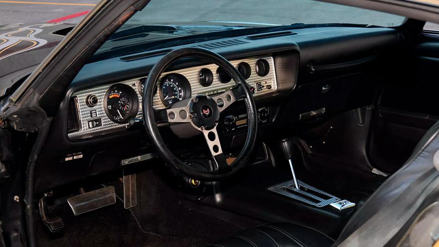 Фото дня: несколько автомобилей разбили прямо на аукционе Mecum