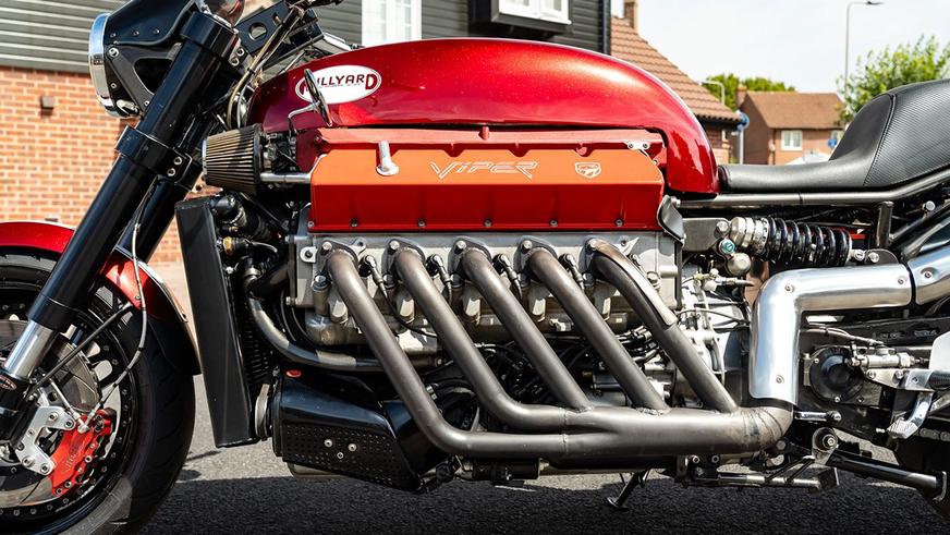 На торги выставили мотоцикл с мотором от Dodge Viper
