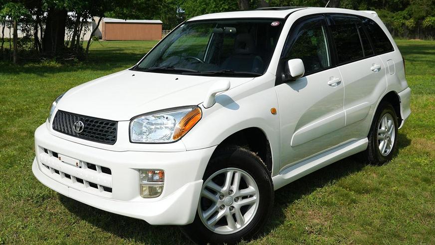 В продаже появился 25-летний Toyota RAV4 почти без пробега