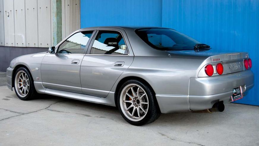 Сразу два редчайших Skyline GT-R появились в продаже – это седаны