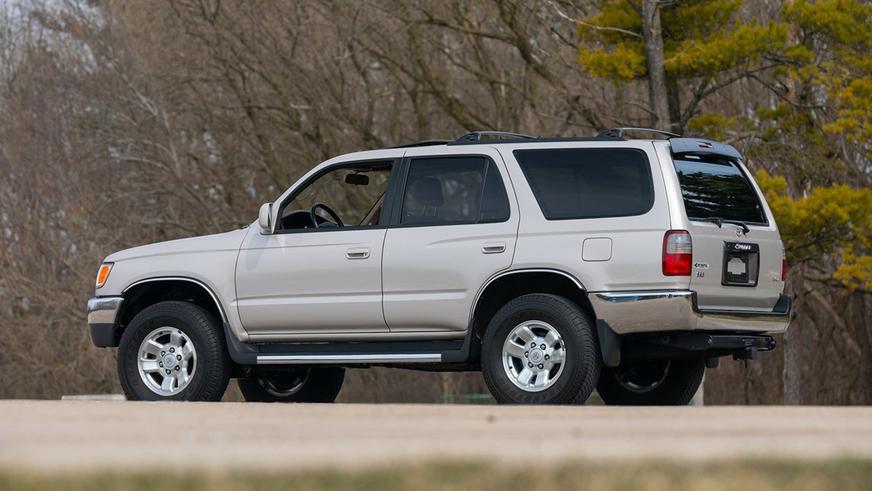 Практически новый Toyota 4Runner из 1990-х замечен на торгах