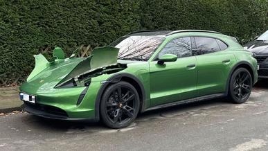 С новых Porsche тоже снимают фары. Варварски