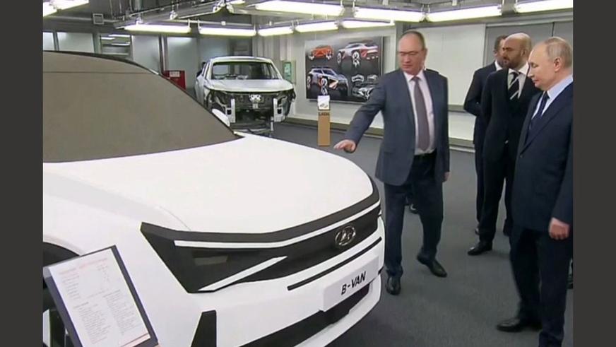Президенту Путину в Тольятти показали новый кроссовер на базе Lada Vesta Президенту Путину в Тольятти показали новый кроссовер на базе Lada Vesta