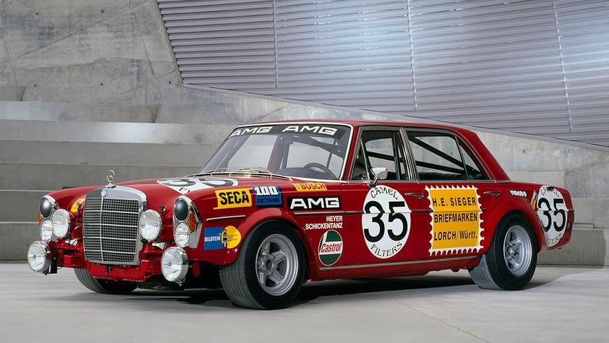 В Mercedes-Benz не забыли «Красную свинью»