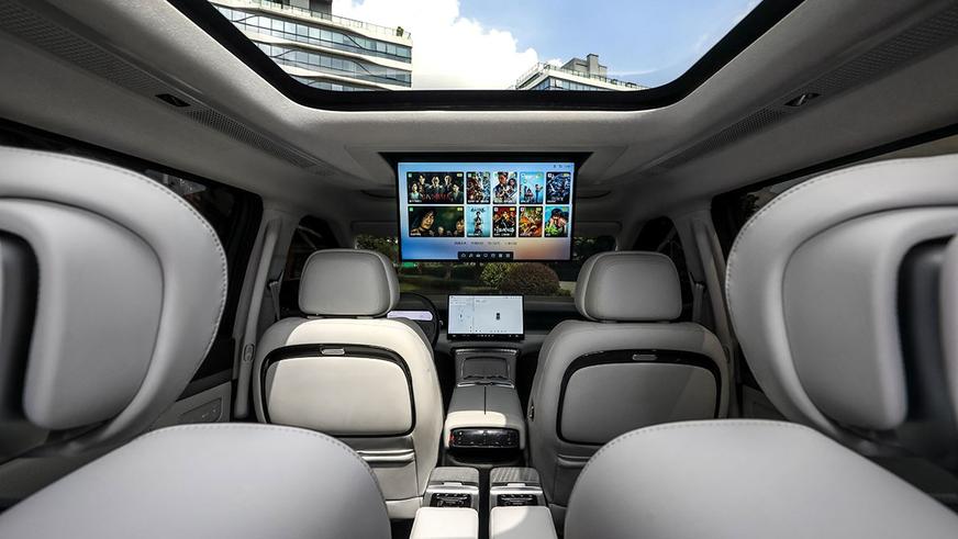 В Китае стартовали продажи электровэна Xpeng X9