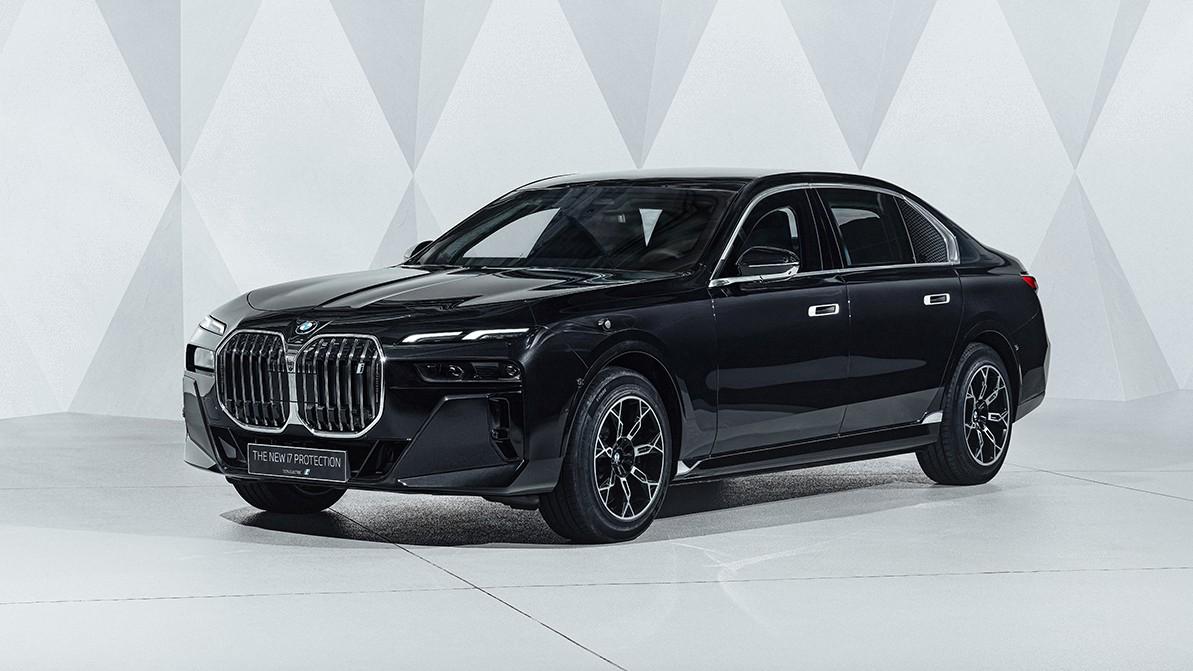 BMW представила свой первый бронированный электромобиль
