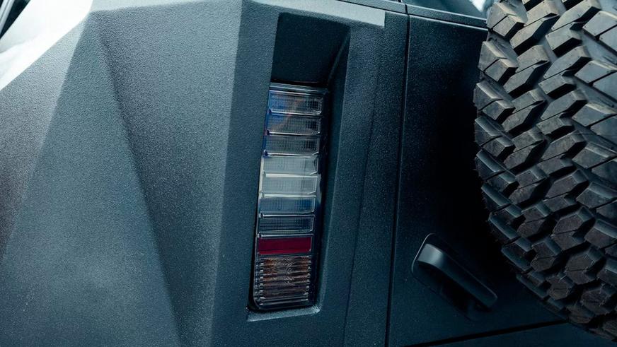 Брутальные внедорожники Toyota и Ford привезли тюнеры на выставку в Нью-Йорке