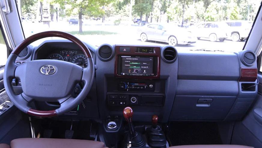 Очень дорогие автомобили с механикой на Kolesa.kz