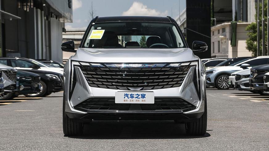 В Китае начались продажи обновлённого Geely Atlas