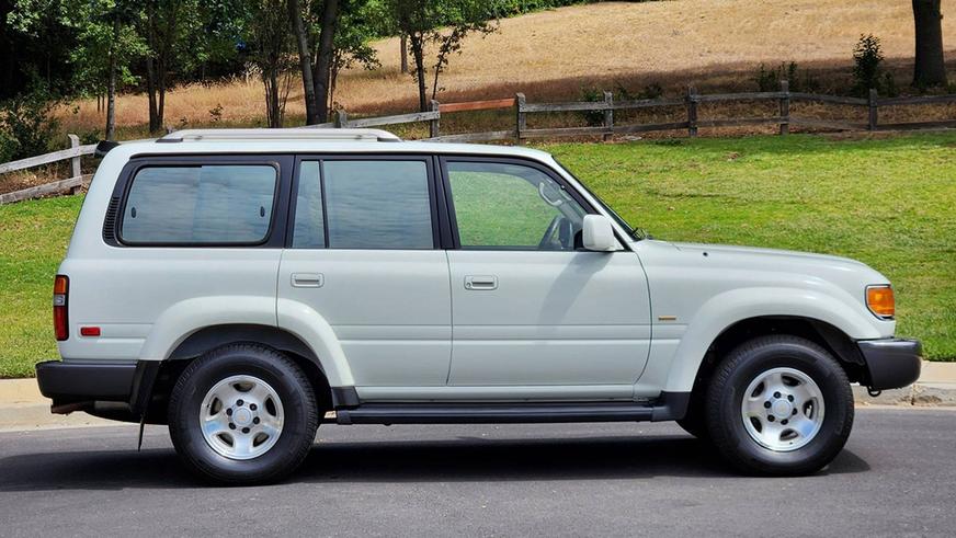 Почти новый Land Cruiser 80 оценили дороже 130 000 долларов
