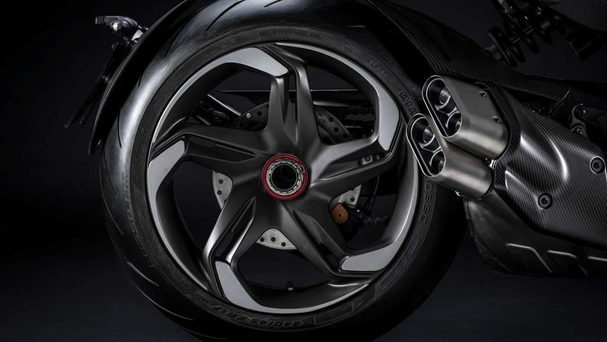 Лимитированную версию Ducati Diavel посвятили Bentley