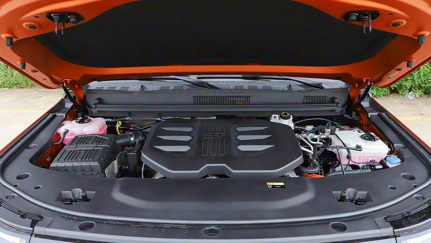 Новый Jetour стал первым автомобилем, форсировавшим реку Янцзы