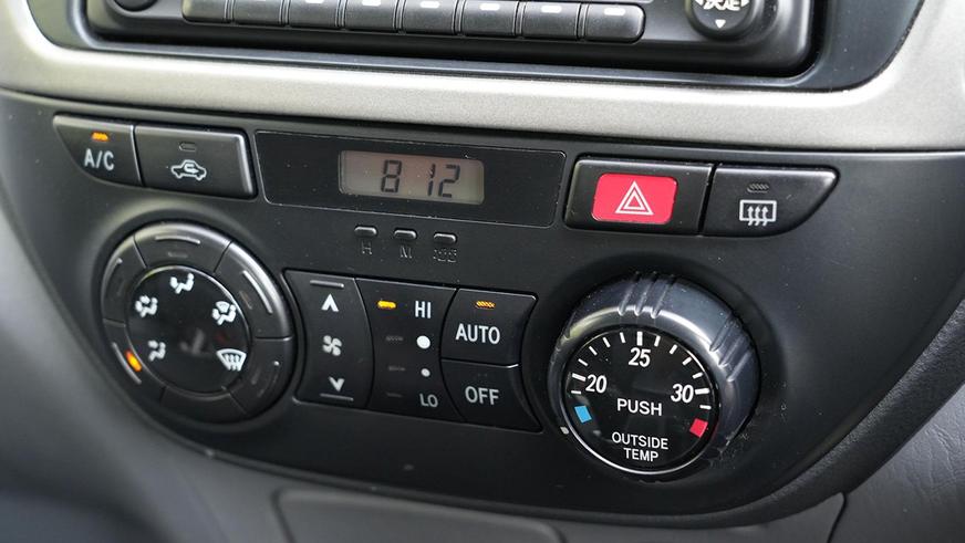 В продаже появился 25-летний Toyota RAV4 почти без пробега