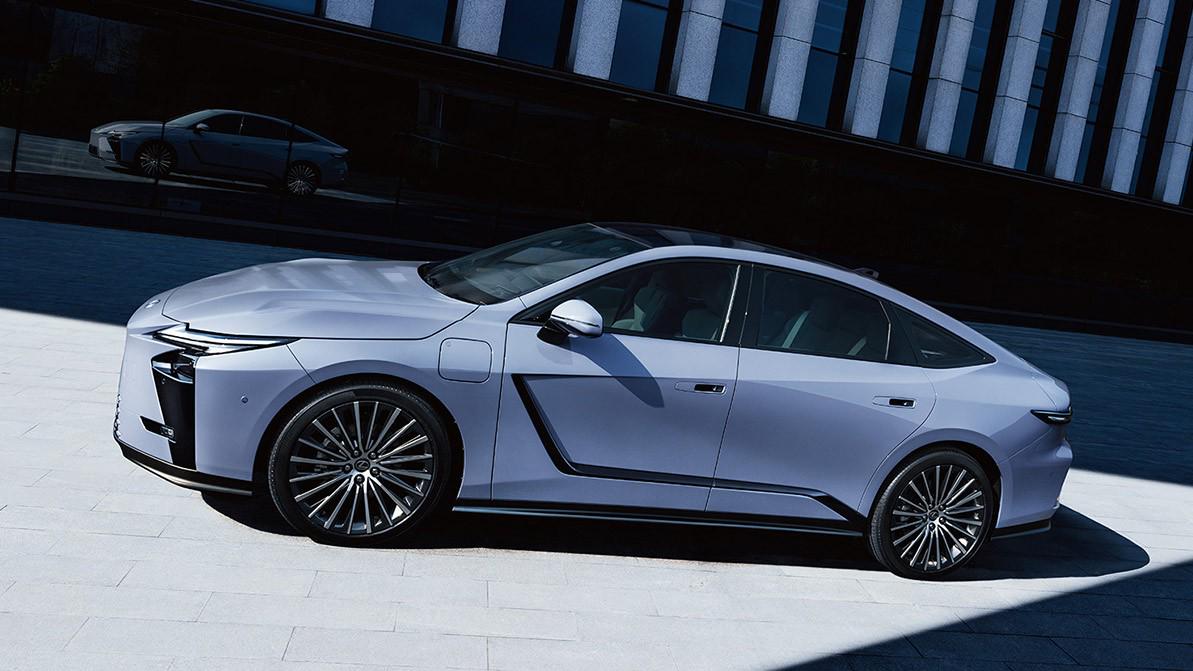 Новый Lexus ES. Теперь это и электромобиль тоже