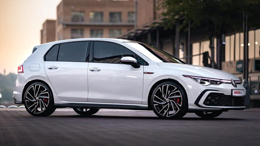 Стандартный Volkswagen Golf GTI облачили в броню