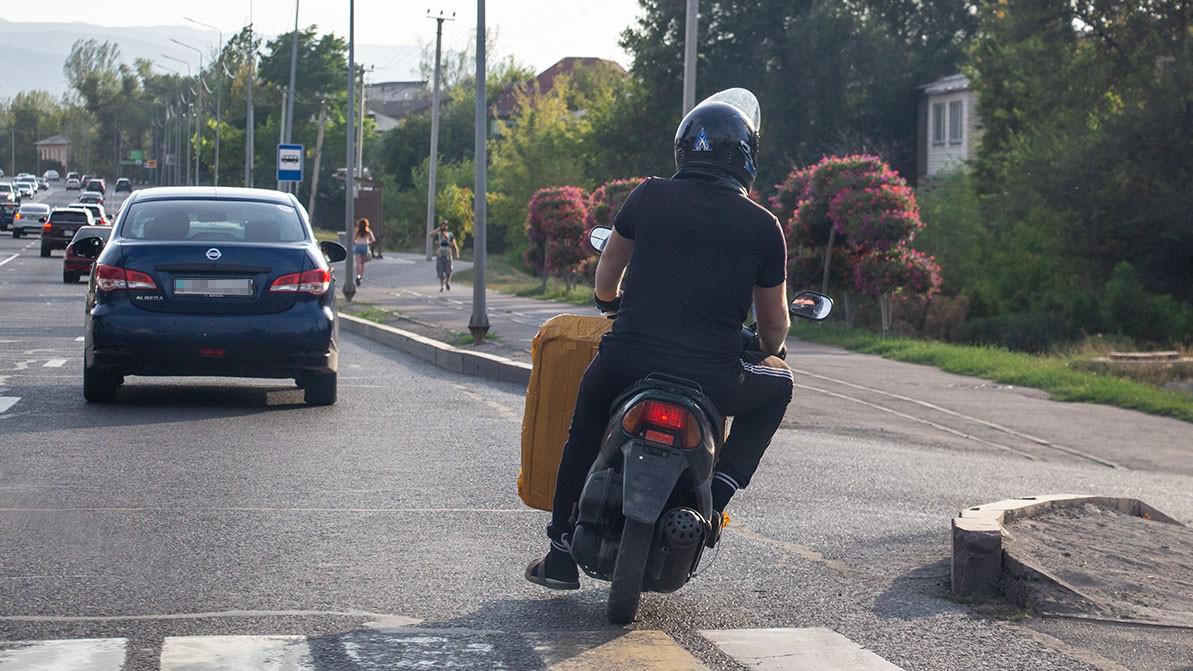 Выявлять нарушителей на мопедах в Алматы будут камеры