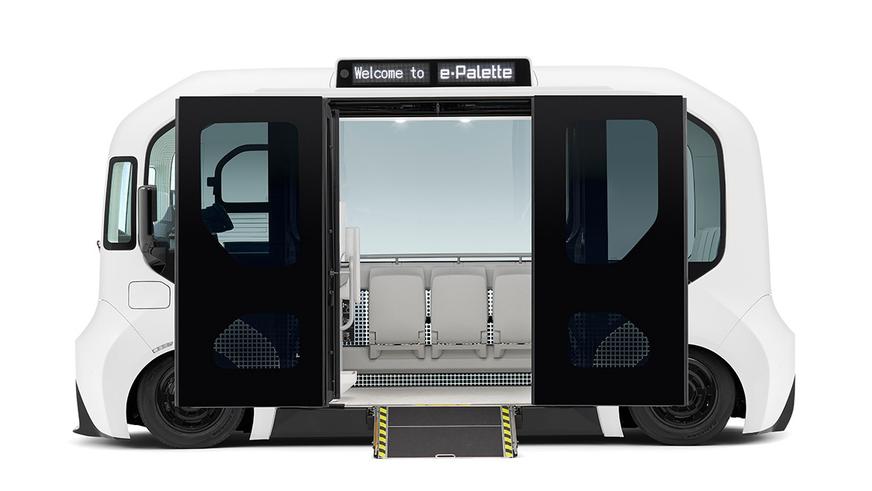 Одной из самых дорогих Toyota в Японии стала футуристичная маршрутка