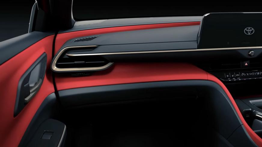 Toyota рассказала сразу о трёх новых моделях линейки Crown