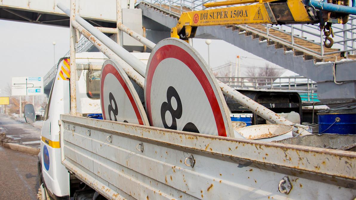 Скорость на Аль-Фараби в Алматы вновь хотят снизить до 60 км/ч